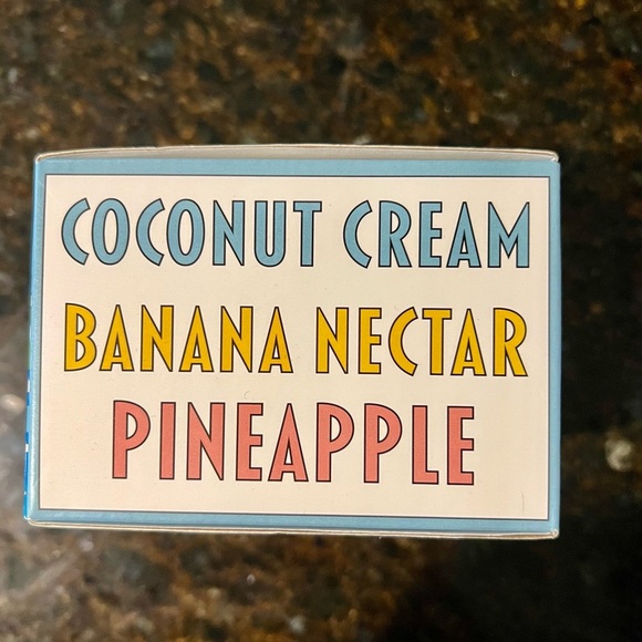 Brand New in box Hawaii Postcards Scented Destination  Waikiki Beach Candle 8oz - Picture 3 of 7